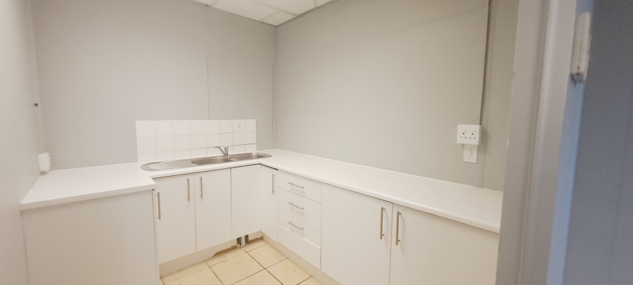 To Let commercial Property for Rent in Rosenpark Western Cape